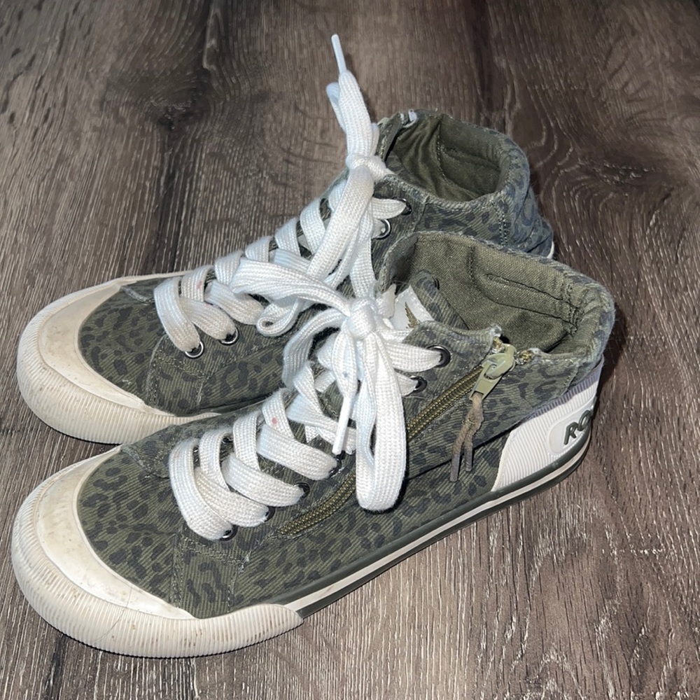 Good used condition rocket dogs high tops !
